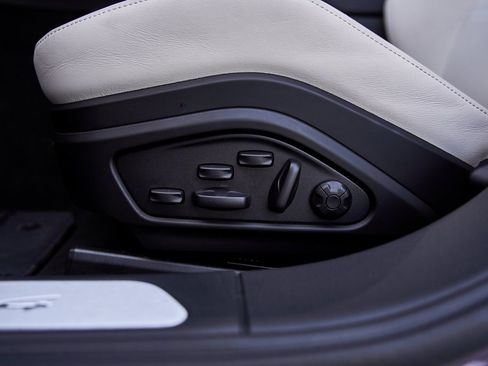 Used 2025 Porsche Panamera 4 w/ Premium Package image 41