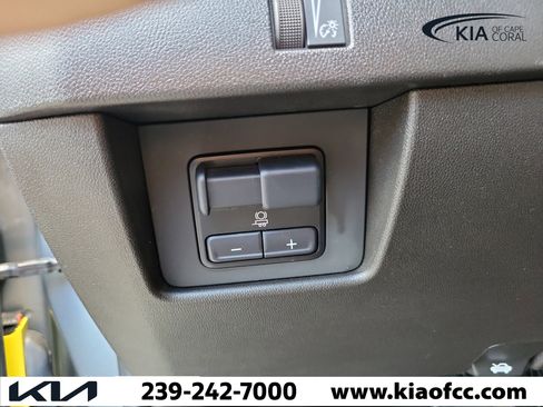 Used 2024 Chevrolet Colorado ZR2 AWD/4WD image 25
