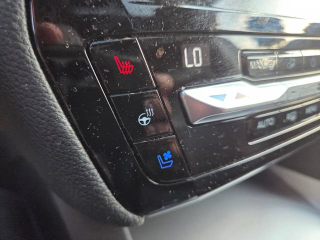 Used 2021 Ford Explorer Limited w/ Equipment Group 301A AWD/4WD image 19