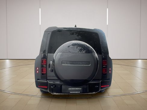 Used 2025 Land Rover Defender 130 X-Dynamic SE AWD/4WD image 6