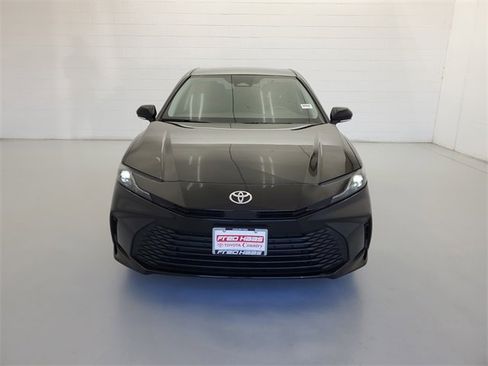 Used 2025 Toyota Camry LE image 3