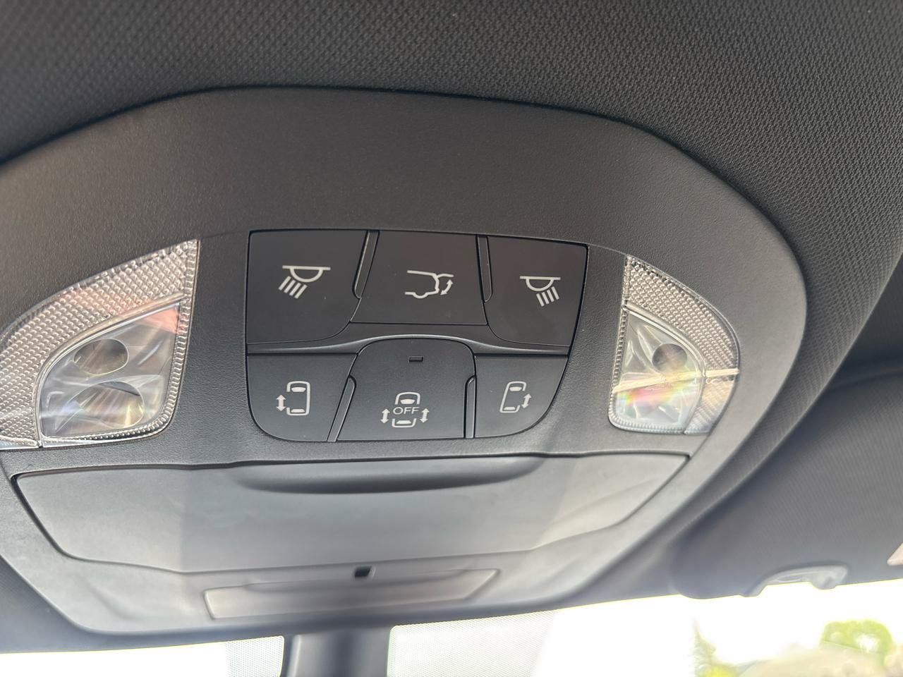 Used 2023 Chrysler Pacifica Touring FWD image 28