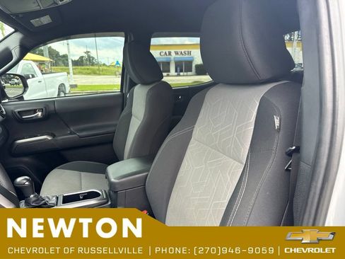 Used 2021 Toyota Tacoma TRD Sport AWD/4WD image 16