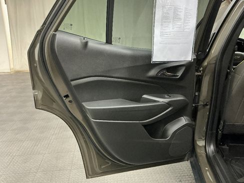 Used 2024 Chevrolet Trax ACTIV w/ Sunroof Package FWD image 28