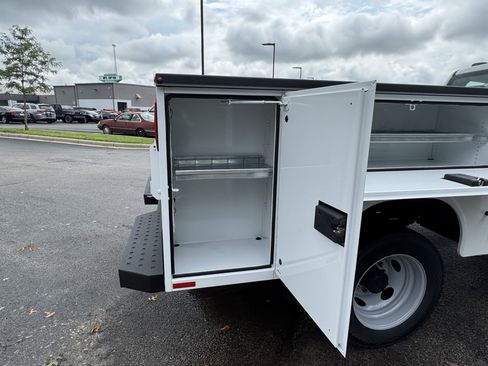 New 2025 Ford F450 XL w/ XL Chrome Package image 5