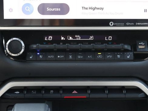 Used 2024 Toyota Sequoia Platinum AWD/4WD image 22