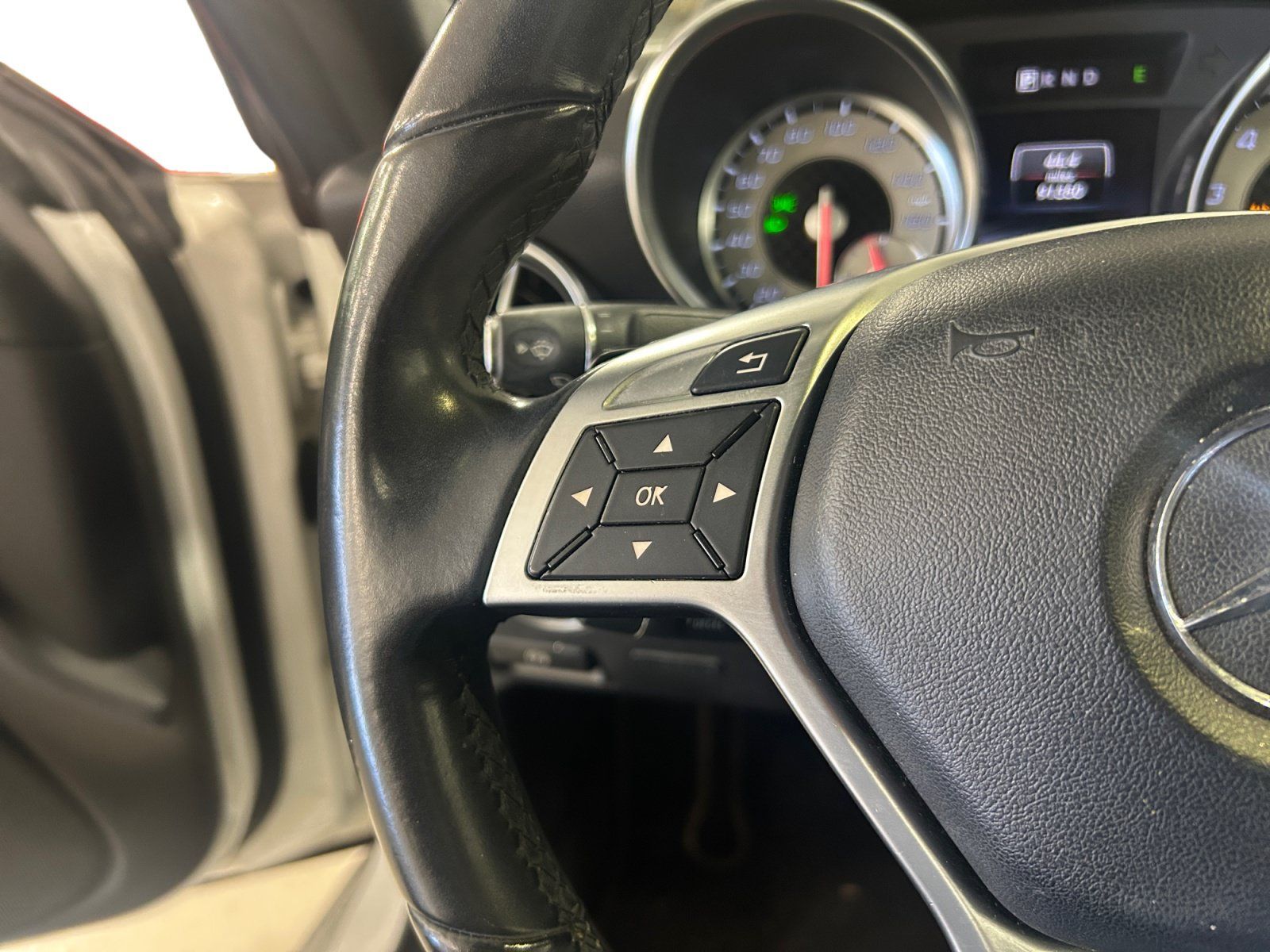 Used 2015 Mercedes-Benz SLK 250 image 23