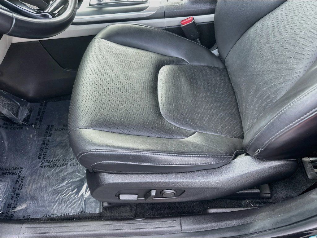 Used 2023 Kia Carnival LX FWD image 18