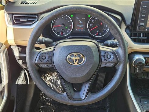 Used 2020 Toyota RAV4 XLE w/ Convenience Package FWD image 14