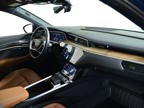 Used 2023 Audi e-tron Premium Plus w/ Premium Plus Package image 20