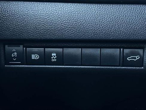 Certified 2022 Toyota Venza XLE image 29