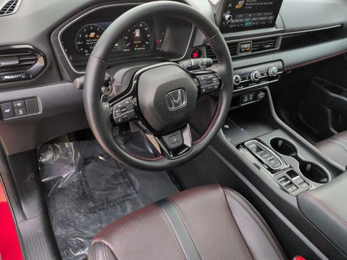 Certified 2025 Honda Pilot Black Edition image 10