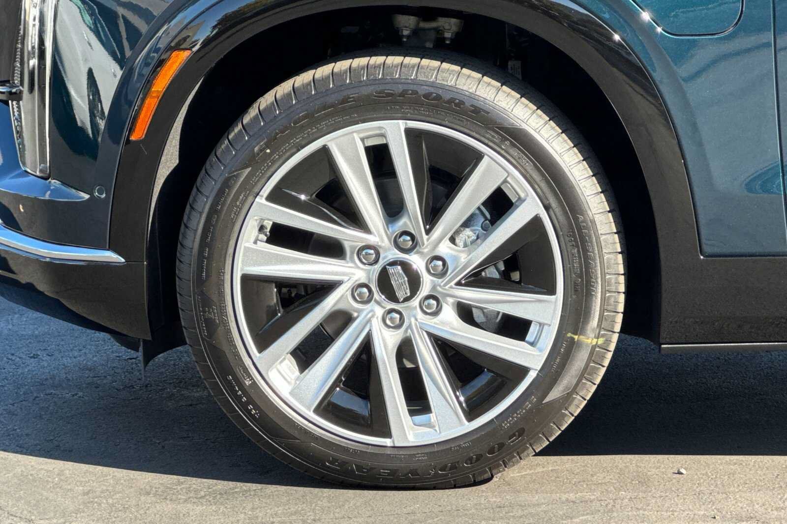 New 2027 Cadillac Vistiq Luxury w/ LPO, Floor Liner Package AWD/4WD image 26