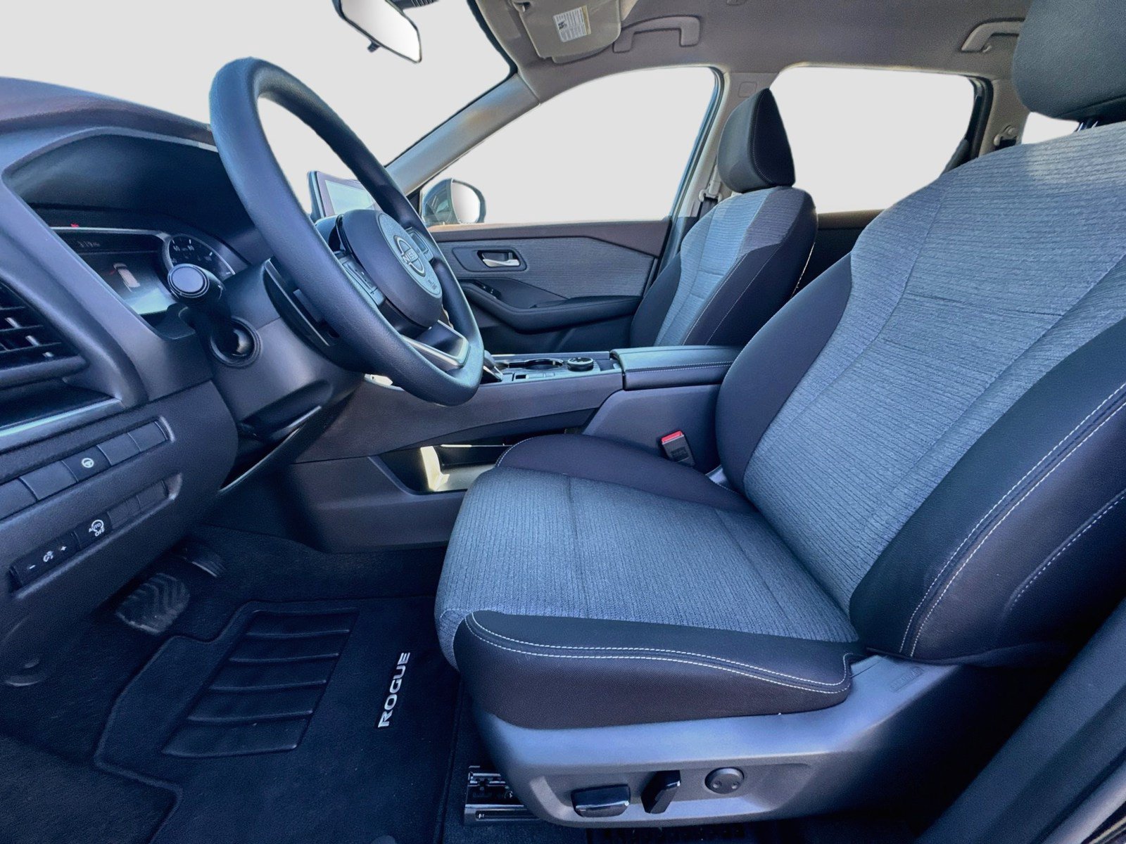 Used 2023 Nissan Rogue SV AWD/4WD image 20