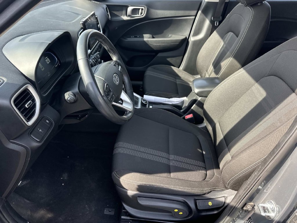 Used 2025 Hyundai Venue SEL FWD image 19