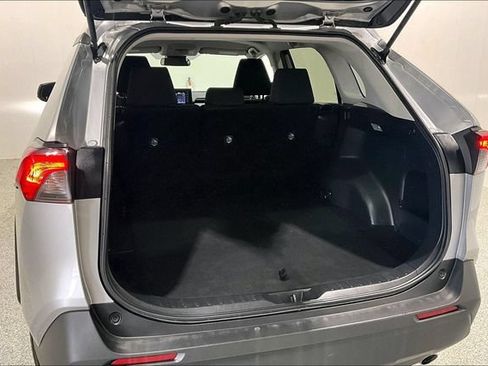 Used 2020 Toyota RAV4 LE AWD/4WD image 44