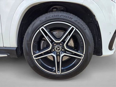 Used 2025 Mercedes-Benz GLS 450 4MATIC image 26
