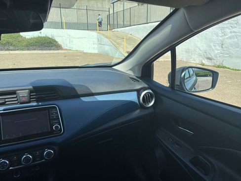 Used 2025 Nissan Versa SV FWD image 33