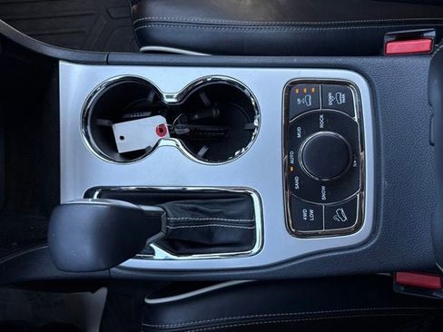 Used 2016 Jeep Grand Cherokee Overland w/ Advanced Technology Group AWD/4WD image 41