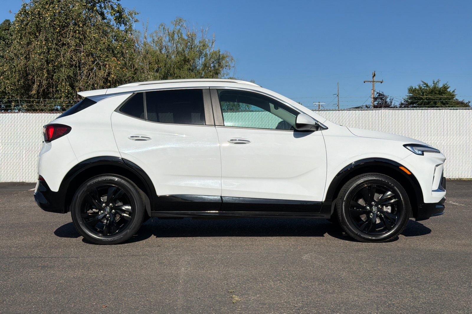 Used 2024 Buick Encore GX Sport Touring AWD/4WD image 3