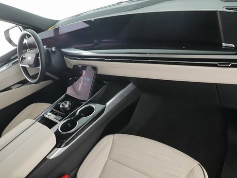 Used 2025 Cadillac Escalade Sport w/ Touring Package image 34