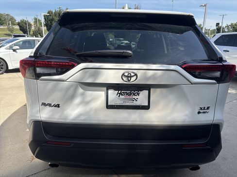 Used 2025 Toyota RAV4 XLE AWD/4WD image 8
