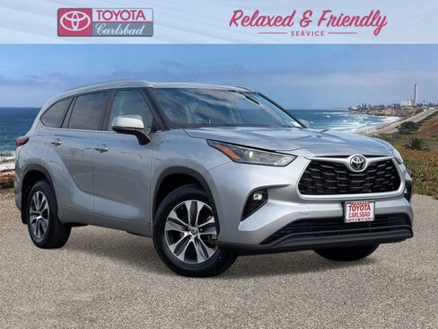 Used 2024 Toyota Highlander XLE AWD/4WD image 1