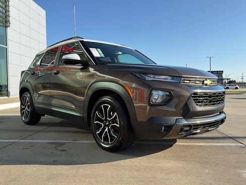 Used 2022 Chevrolet TrailBlazer ACTIV w/ Sun and Liftgate Package FWD image 4