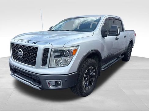 Used 2018 Nissan Titan PRO-4X w/ Pro-4x Convenience Package AWD/4WD image 5