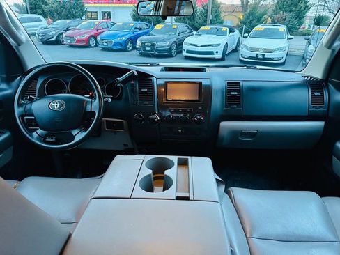 Used 2010 Toyota Tundra 4x4 Double Cab image 9