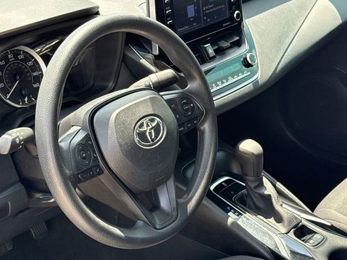 Used 2021 Toyota Corolla LE image 17