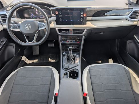 Used 2025 Volkswagen Taos SE AWD/4WD image 5