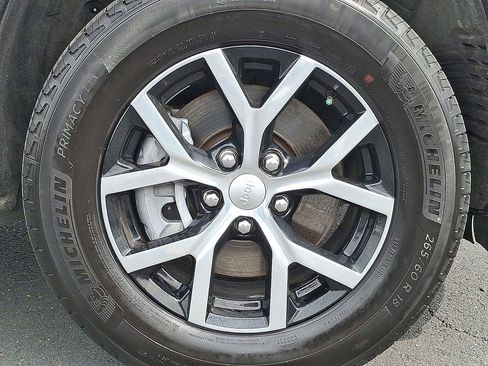 Used 2024 Jeep Grand Cherokee L Limited AWD/4WD image 8