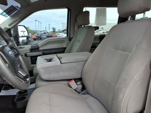 Used 2017 Ford F250 XLT AWD/4WD image 4