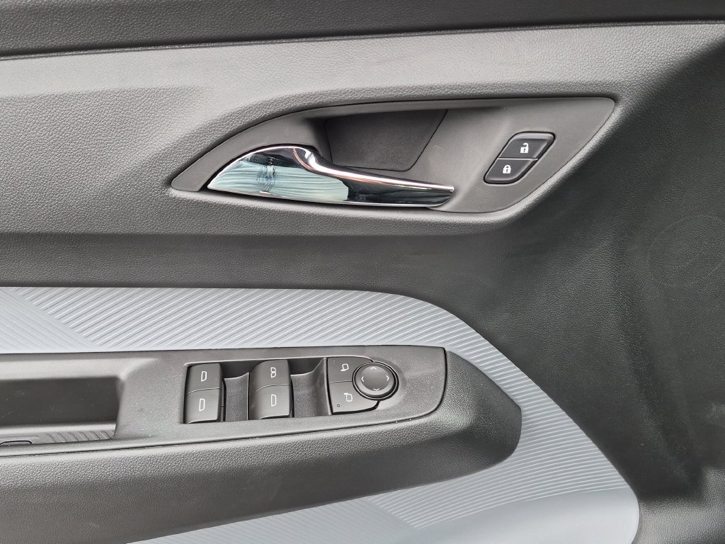 New 2027 Chevrolet Bolt LT w/ Comfort Package FWD image 15