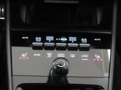 Certified 2025 Porsche Cayenne GTS AWD/4WD image 30