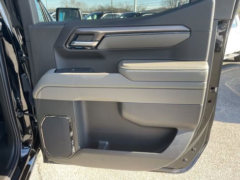 Used 2025 Chevrolet Silverado 1500 ZR2 w/ Technology Package image 39