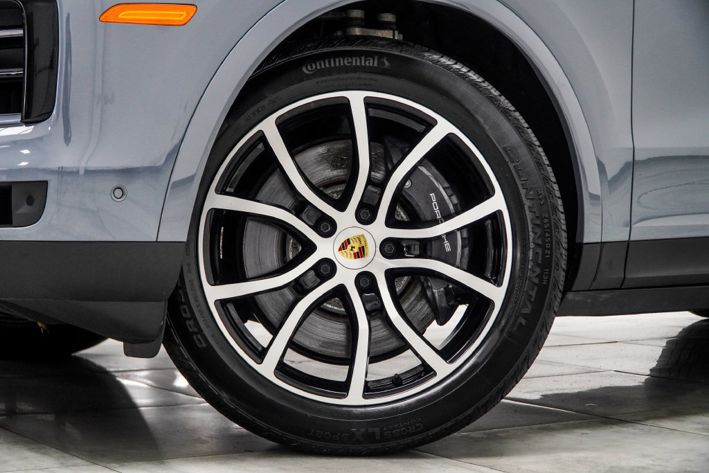 Used 2024 Porsche Cayenne AWD/4WD image 7