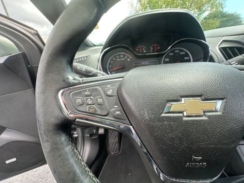 Used 2017 Chevrolet Cruze Premier FWD image 27