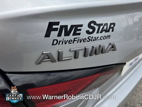 Used 2024 Nissan Altima 2.5 SV FWD image 12