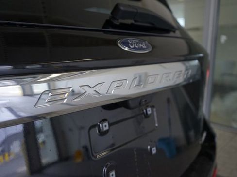 Used 2023 Ford Explorer XLT w/ Equipment Group 202A image 13