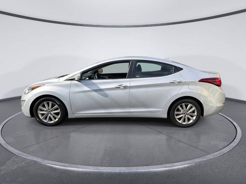 Used 2014 Hyundai Elantra SE w/ Option Group 02 FWD image 2