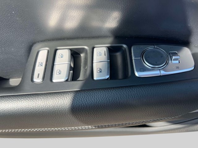 Used 2025 Genesis G70 2.5T AWD/4WD image 16