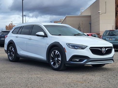 Used 2019 Buick Regal Essence w/ Driver Confidence Package I image 3