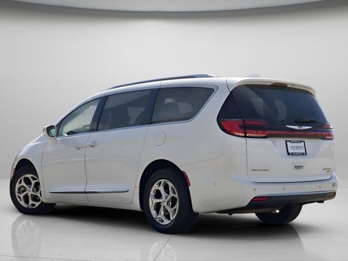 Used 2021 Chrysler Pacifica Limited w/ Premium & Safety Sphere Group AWD/4WD image 20