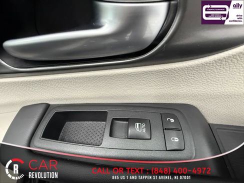 Used 2024 Chrysler Pacifica Touring-L FWD image 55