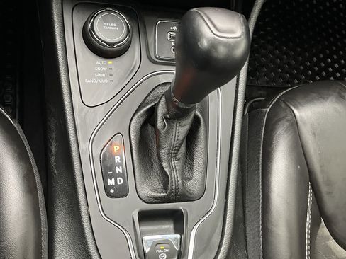 Used 2022 Jeep Cherokee Latitude w/ Sun & Sound Group image 21