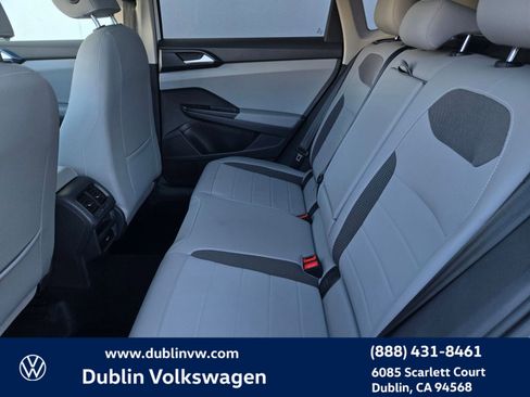 Certified 2022 Volkswagen Taos SE w/ Panoramic Sunroof Package image 17