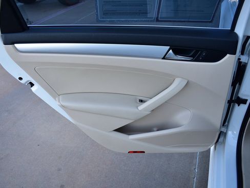 Used 2013 Volkswagen Passat TDI SE image 19