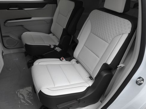 New 2026 GMC Acadia Denali w/ Super Cruise Package FWD image 30